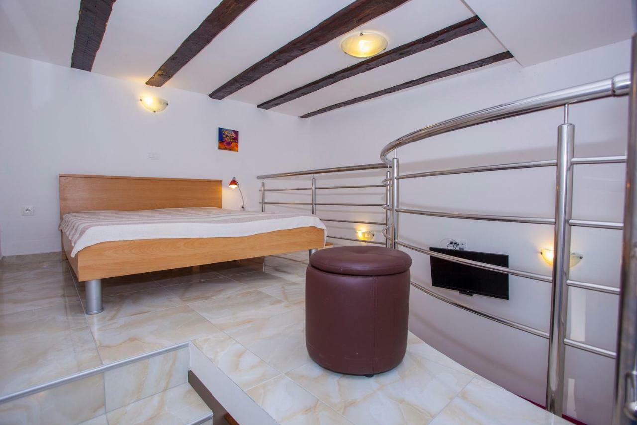 Apartments Lara Podgora Exterior photo
